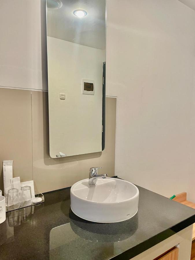 Nemuru Hotel Ciputat Pondokcabe Hilir Экстерьер фото