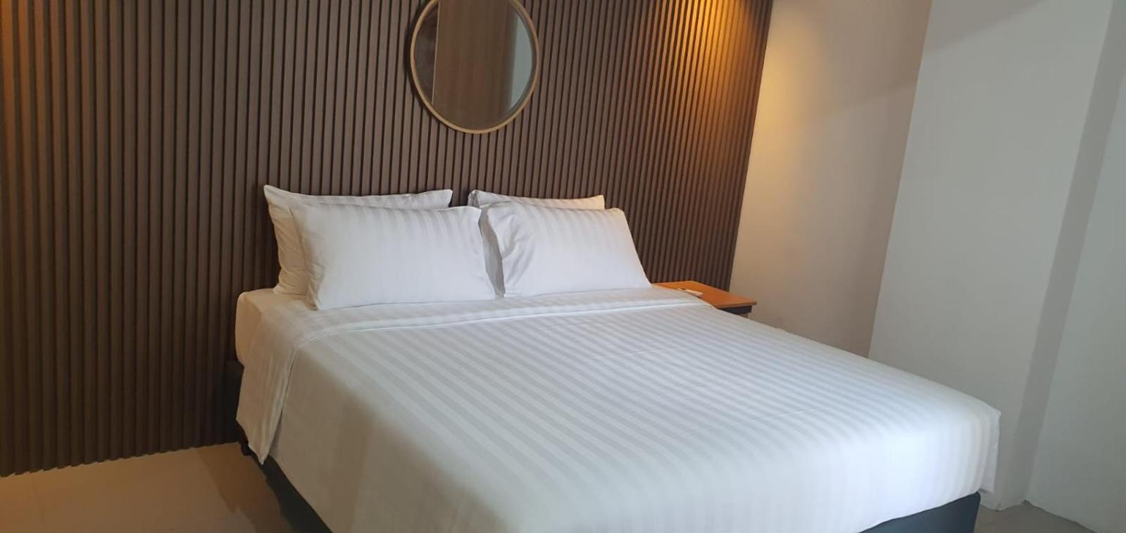 Nemuru Hotel Ciputat Pondokcabe Hilir Экстерьер фото