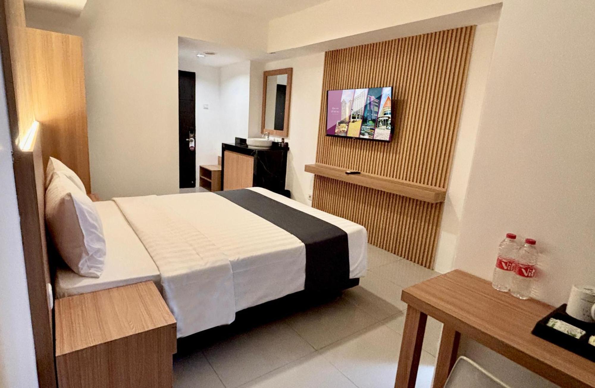 Nemuru Hotel Ciputat Pondokcabe Hilir Экстерьер фото